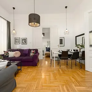  Apartament Black & White Apartment At Nyugati Station - 3 Separate Br