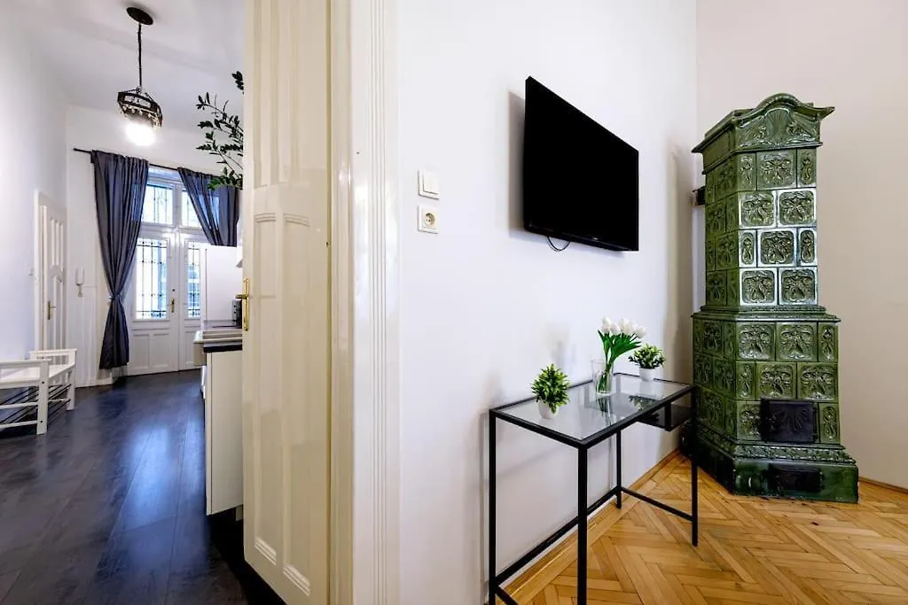 Sunny Apartment On The Buda Side Budapeşte