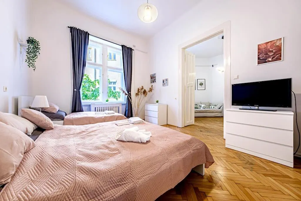 Sunny Apartment On The Buda Side Budapeşte